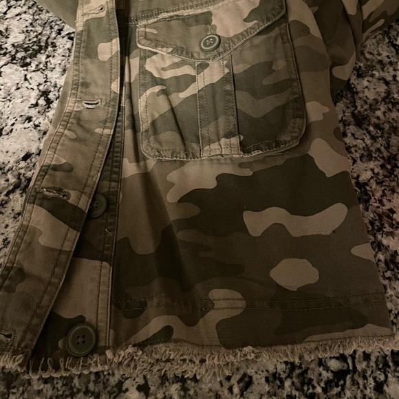 Like new camouflage jacket button up ❤️❤️ - Picture 6 of 6